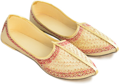 

Sapphire Wedding Jutis For Men(White, Cream
