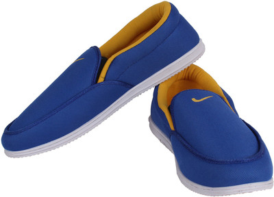 

Chargers Casual Shoes For Men(Blue, Yellow)