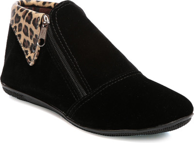 

Elan Boots For Women(Black, Yellow), Y.black