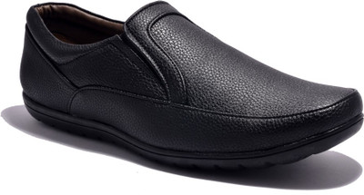 59% OFF on SiR CORBETT Rubber Slip On For Men(Black) 59% OFF on SiR CORBETT Rubber Slip On For Men(Black)