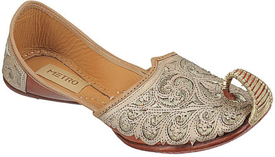 

Metro 16 Mojaris For Men(Beige, 20;beige
