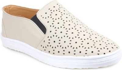

TipsyTaps Sneakers For Women(White, Cream