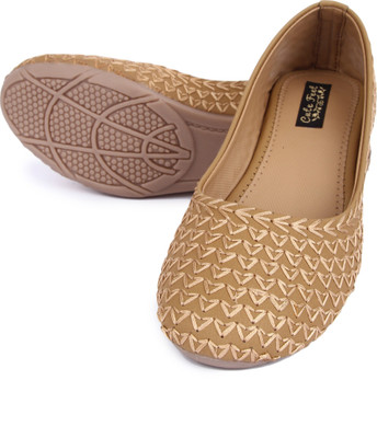 

CUTE FEET Beige Color Hand Weaved Bellys For Women(Beige