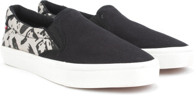 

Levi's SLIP ON JUSTIN Men Loafers For Men(Black