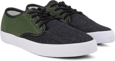 

United Colors of Benetton Men Sneakers For Men(Black, Green, 904