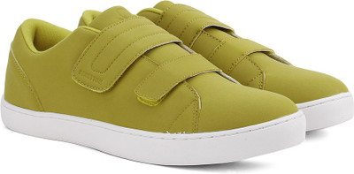 

United Colors of Benetton Men Sneakers For Men(Green, 903