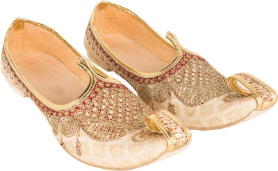 

Rajsahi Alluring Mojaris For Men(Gold, Gold::red