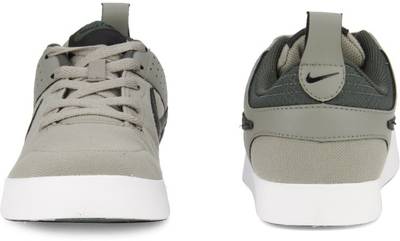 Nike LITEFORCE III Sneakers