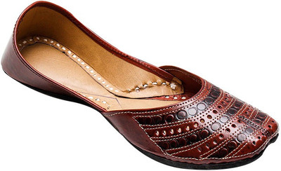 

Port Ladies Punjabi Jutis For Women(Brown