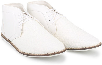 

Knotty Derby Thomas Chukka Casuals For Men(White