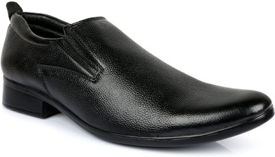 

Escaro Slip On For Men(Black