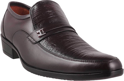 

Metro Awesome Slip On For Men(Maroon, 44;maroon