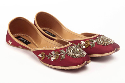 

Coral Haze Jutis For Women(Maroon