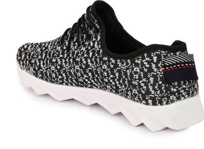Braavosi Sneakers, Outdoors