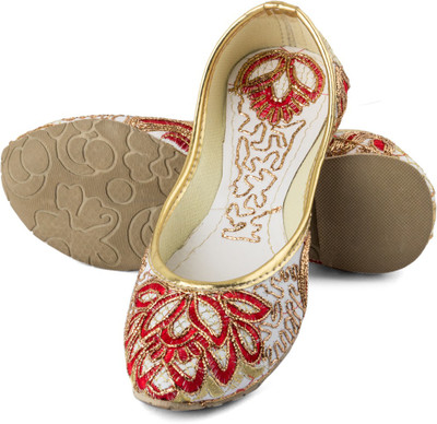 

Tashi Trendy Ethnic Jutis For Women(White, Red, Red & white