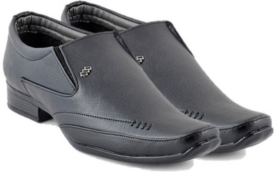 16% OFF on Foot n Style FS318 Slip On Shoes For Men(Black)
