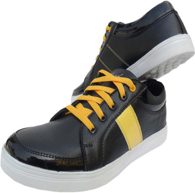 

Footgear Boys(Multicolor, Yellow