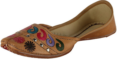 

Saashiwear Punjabi Jutis For Women(Beige)