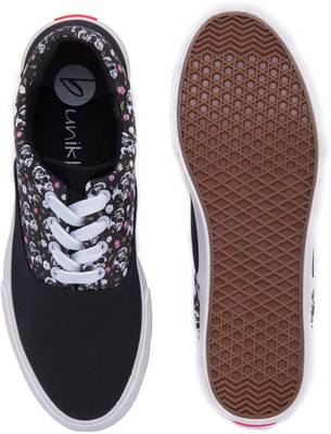 Bunikk Skulls Men Canvas Sneakers