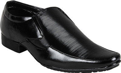 

Kraasa Basic Pattern Slip On Shoes For Men(Black)