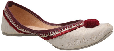 

Port Ladies Punjabi Jutti Jutis For Women(White