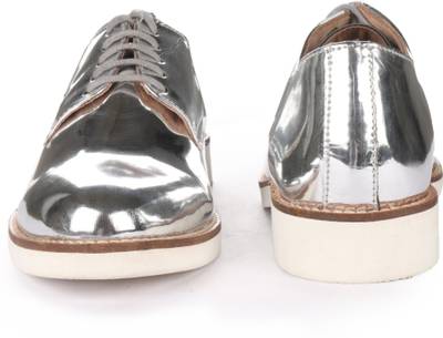 Glety Lace Up