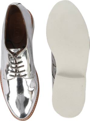 Glety Lace Up