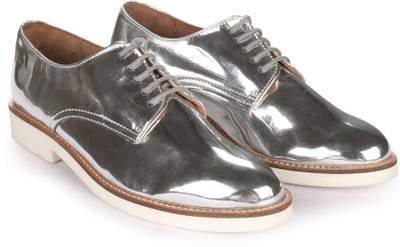 Glety Lace Up
