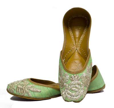

Coral Haze Jutis For Women(Multicolor)