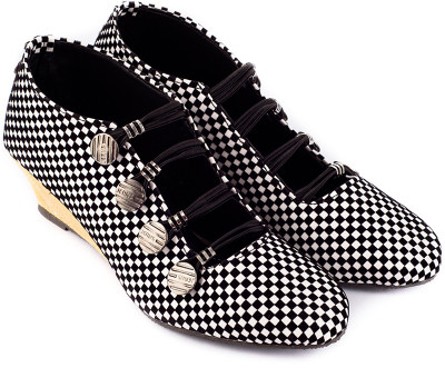 Myra Black & White Casuals For Women(Black, White)