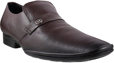 

Metro AWESOME Slip On For Men(Maroon, 44;maroon