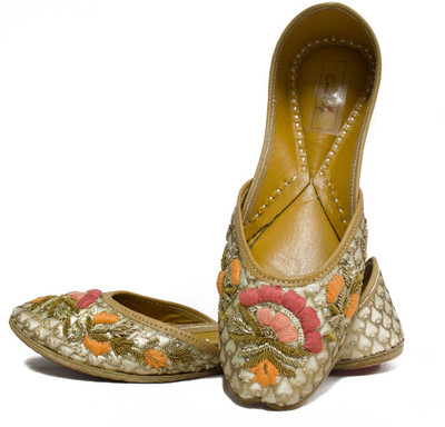

Coral Haze Jutis For Women(Multicolor)