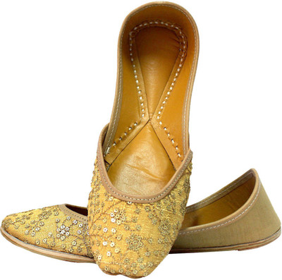 

Coral Haze Jutis For Women(Multicolor