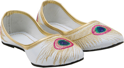 Ridhi Sidhi White Mojaris For Women(White)