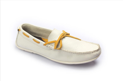 

Hitz Loafers Loafers For Men(White, Yellow, 302