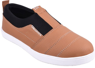 Trilokani Boys, Beige