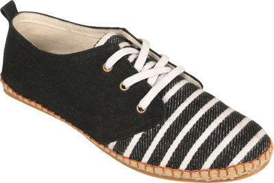 

Live Ur Style LUS-ESPA 13 Casuals For Men(Black, White