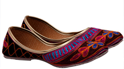 

Royal Collection Handmade Embroidered Appealing Jutis For Women(Multicolor