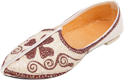 

Footrendz Party wear Jutis For Men(Beige, Maroon
