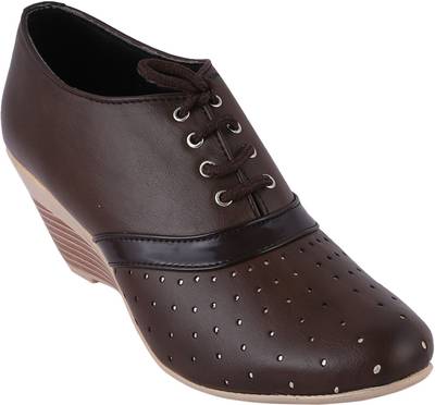 Chickshoo Lace Up