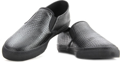 

United Colors of Benetton Men Loafers For Men(Black, 901