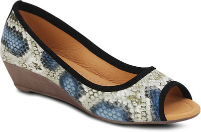 

Get Glamr Trauja Bellies For Women(Blue