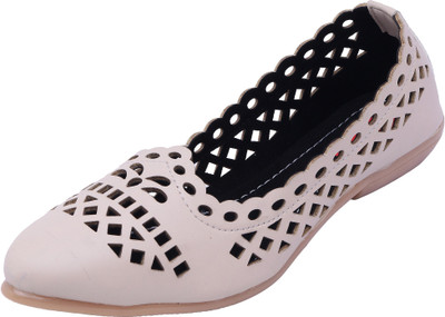 

Footrendz Cut Work Bellies For Women(Beige)