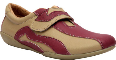 

Trilokani Girls, Beige