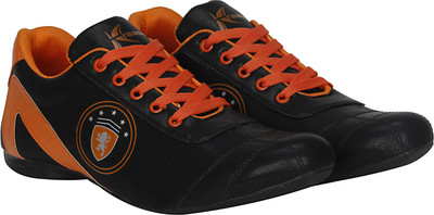 

Kraasa Looks Badminton Shoes For Men(Black, Orange