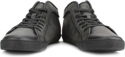 

United Colors of Benetton Men Sneakers For Men(Black, 901