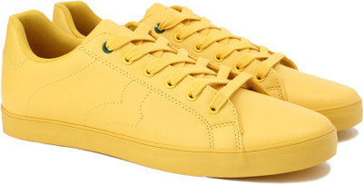 

United Colors of Benetton 16A8NOVLFW52I Sneakers For Men(Yellow, 905