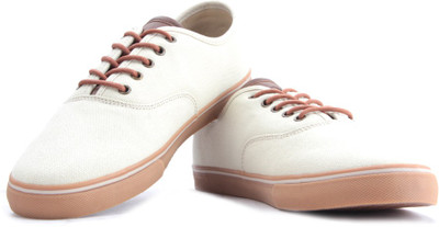 

United Colors of Benetton Men Sneakers For Men(White, 902