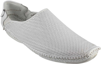 

Metro Davinchi Casual Shoes For Men(White, 16;white