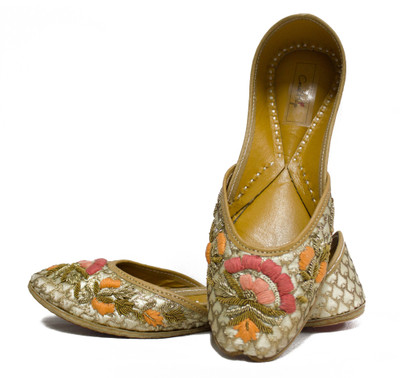 

Coral Haze Jutis For Women(Multicolor
